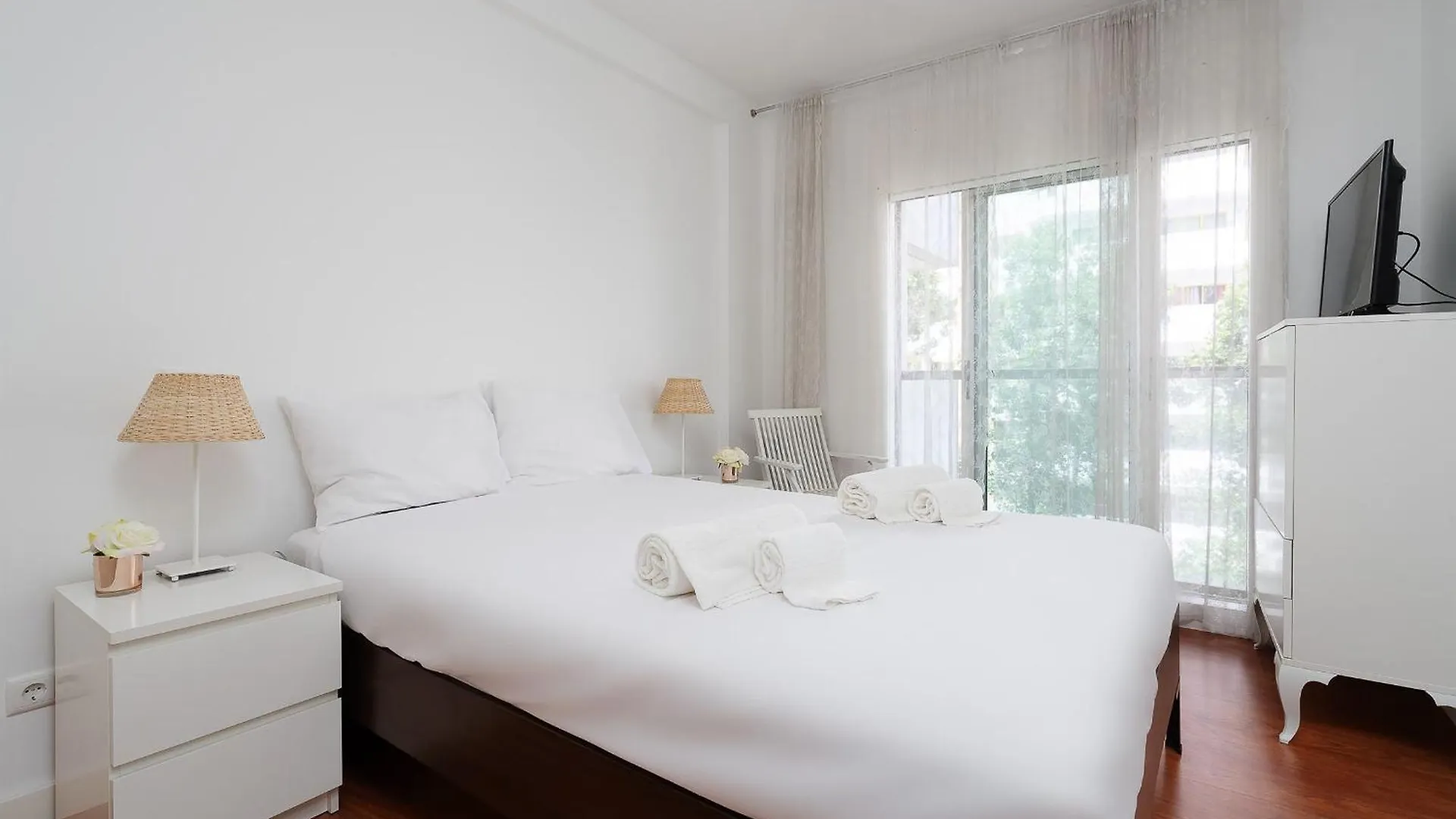 2 Bdr Apartment W/Pool And Jacuzzi By Lovelystay Portimao Portugal